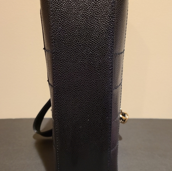 CHANEL Shoulder Bag - Picture 5 of 11